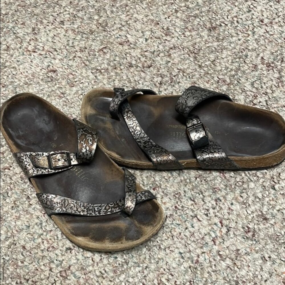 Meet your ultimate used shoes buyer,